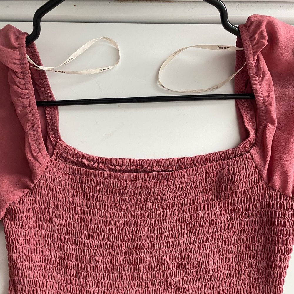 Like New Condition - barely used Forever 21 Womans Chiffon Smocked Mini Dress - Picture 4 of 16